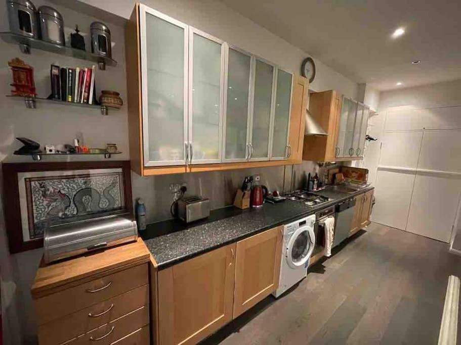 Large Studio Flat In Kensington لندن المظهر الخارجي الصورة