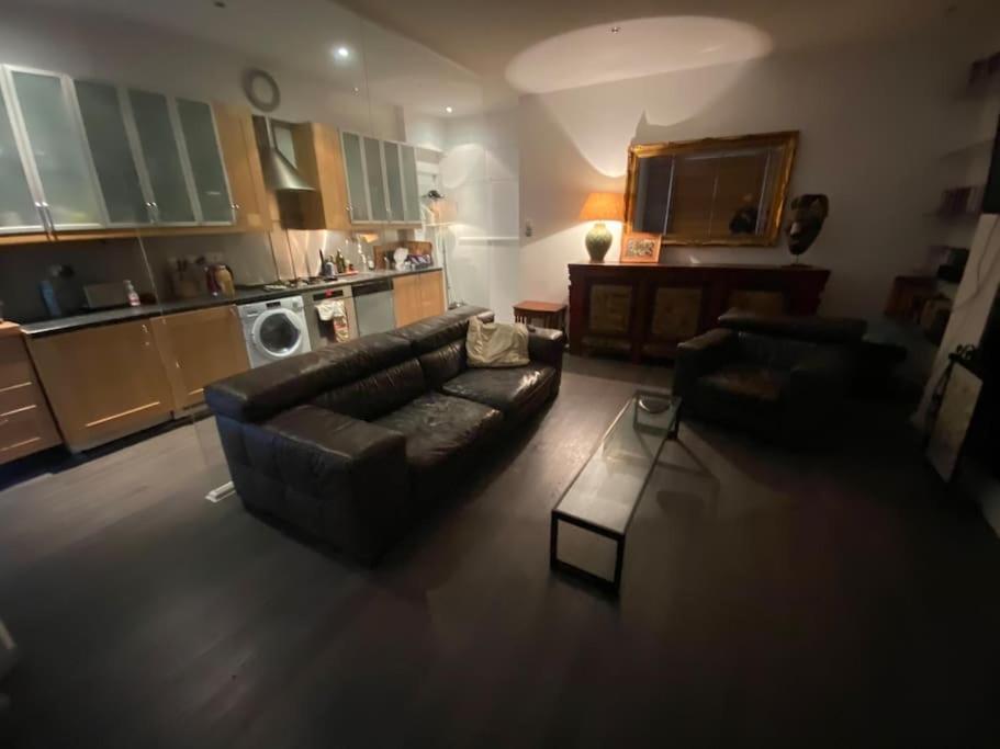 Large Studio Flat In Kensington لندن المظهر الخارجي الصورة