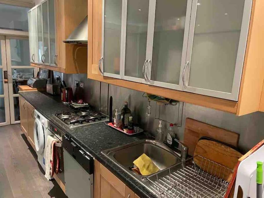 Large Studio Flat In Kensington لندن المظهر الخارجي الصورة