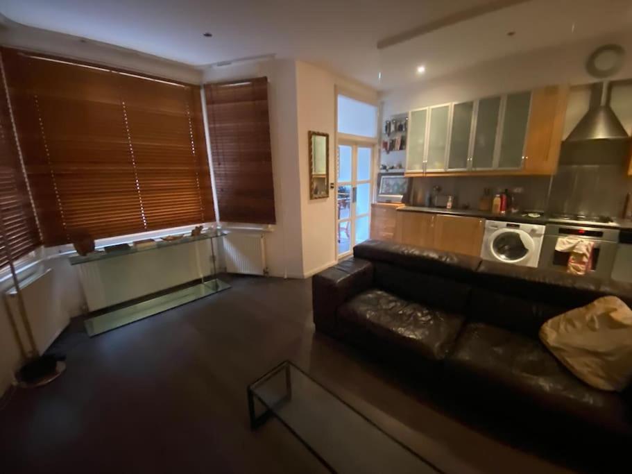 Large Studio Flat In Kensington لندن المظهر الخارجي الصورة