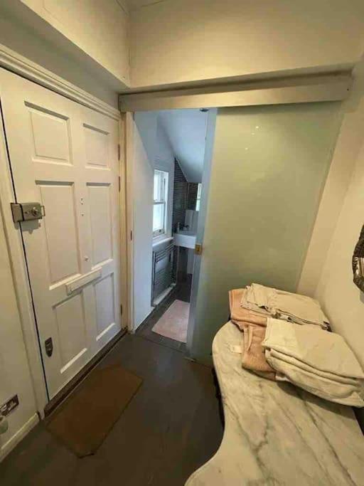 Large Studio Flat In Kensington لندن المظهر الخارجي الصورة